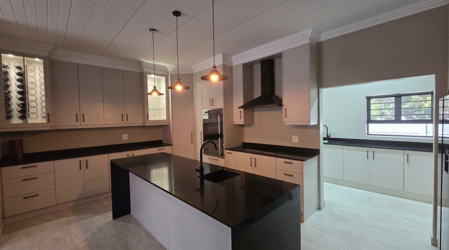 To Let 3 Bedroom Property for Rent in Uitzicht Western Cape